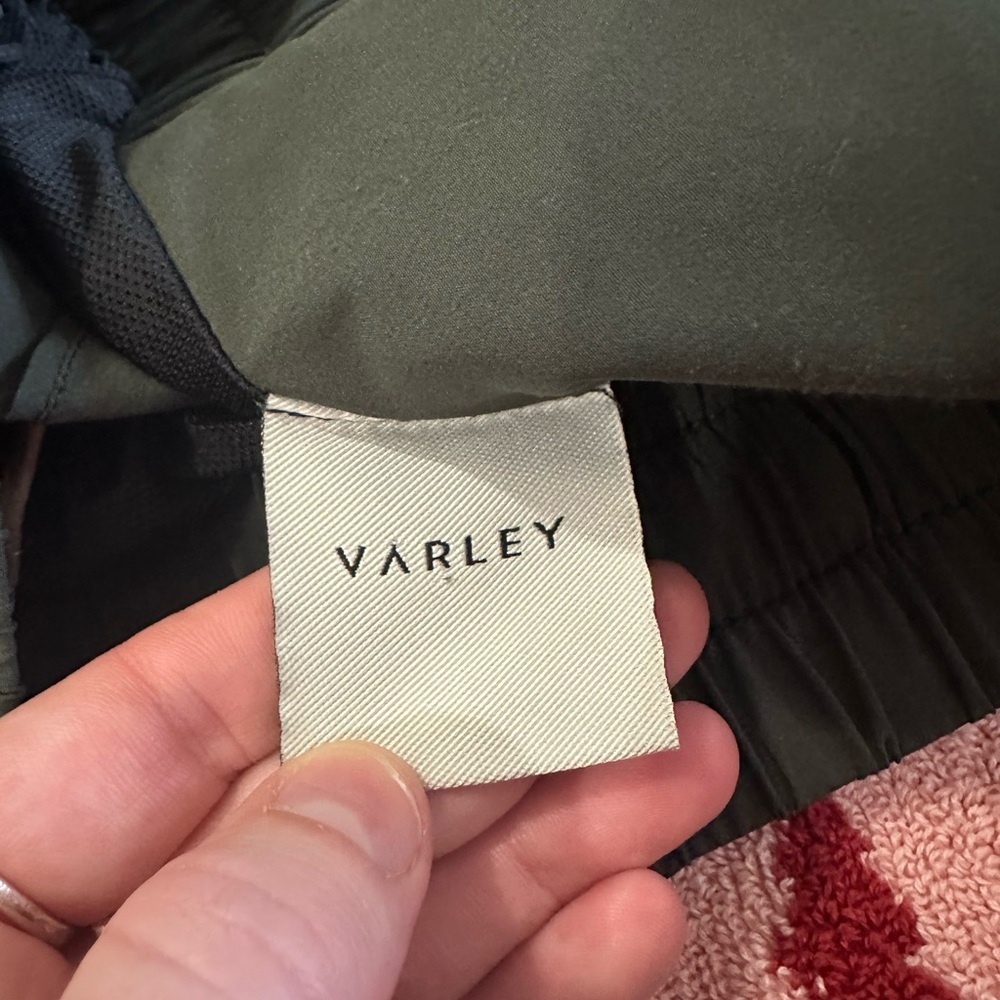 Varley Kallin Running Short 1.5" Olive Stone green size XS sold out style - Picture 3 of 9